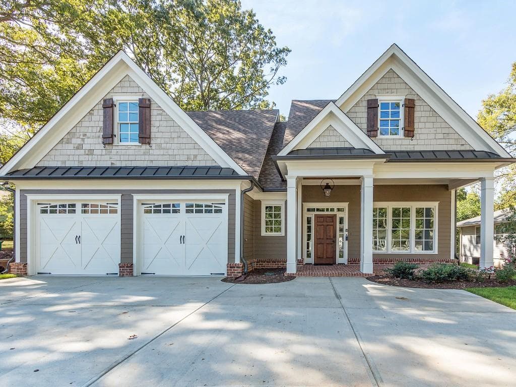 5 bedroom, 3,200 sq ft single family residence sold at 1010 Powder Springs Street, Smyrna, GA 30080