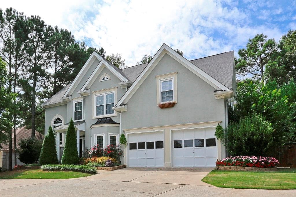 3 bedroom, 1,900 sq ft single family residence sold at 5505 Kennemore Drive, Alpharetta, GA 30004
