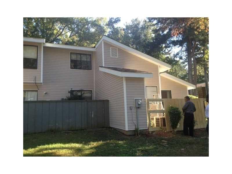 2 bedroom, 942 sq ft condominium sold at 8576 Creekwood Way, Jonesboro, GA 30236