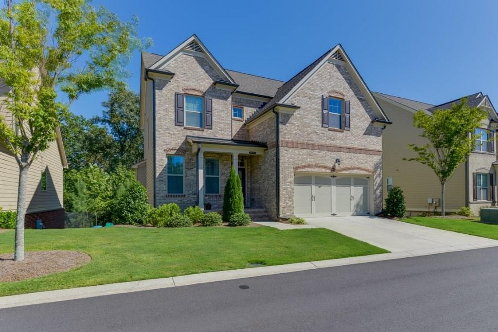 5 bedroom, 4,000 sq ft single family residence sold at 7885 Highland Bluff, Atlanta, GA 30328