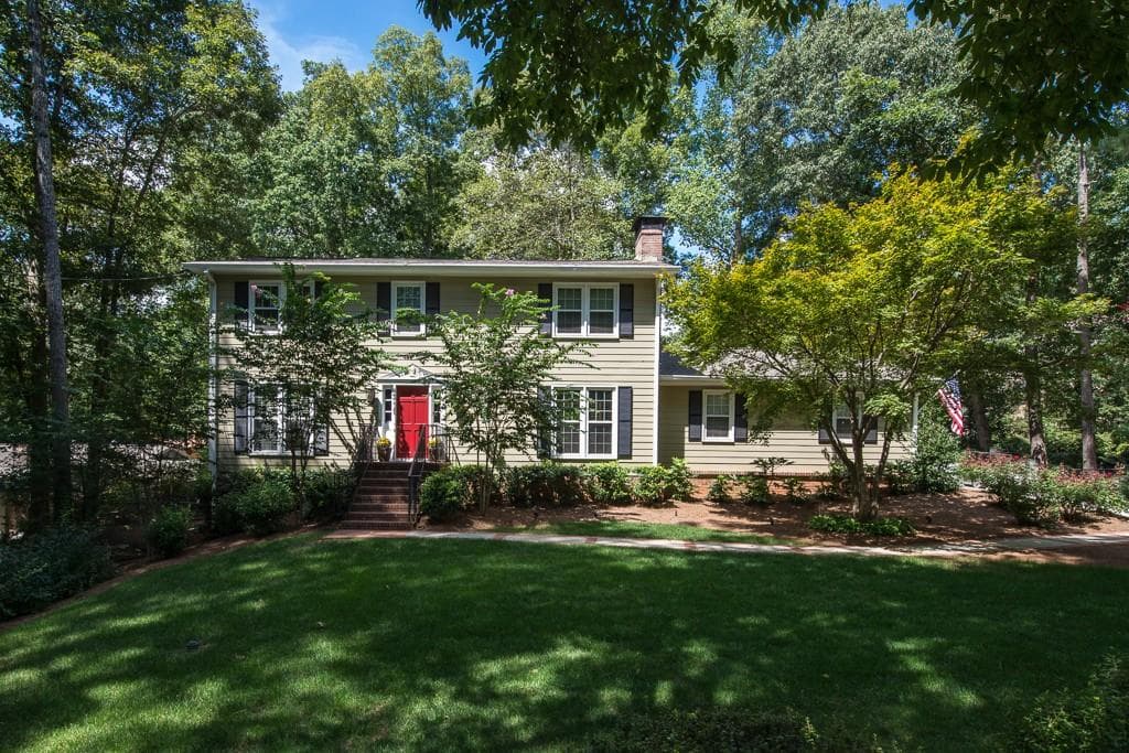 4 bedroom, 2,262 sq ft single family residence sold at 7100 Glenridge Drive, Sandy Springs, GA 30328