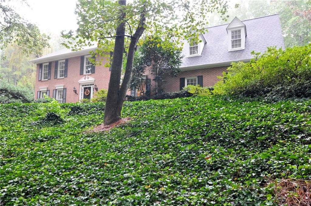 4 bedroom, 4,028 sq ft single family residence sold at 400 River Valley Road, Atlanta, GA 30328