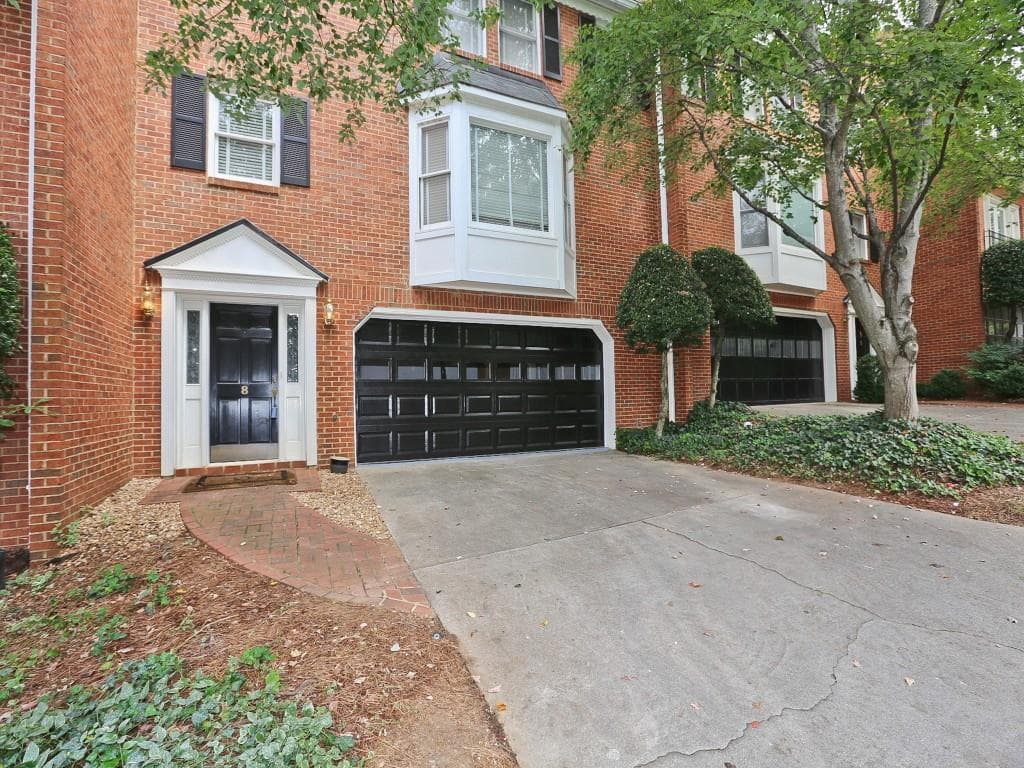 3 bedroom, 1,995 sq ft townhouse sold at 3873 Roswell Road 8, Atlanta, GA 30342