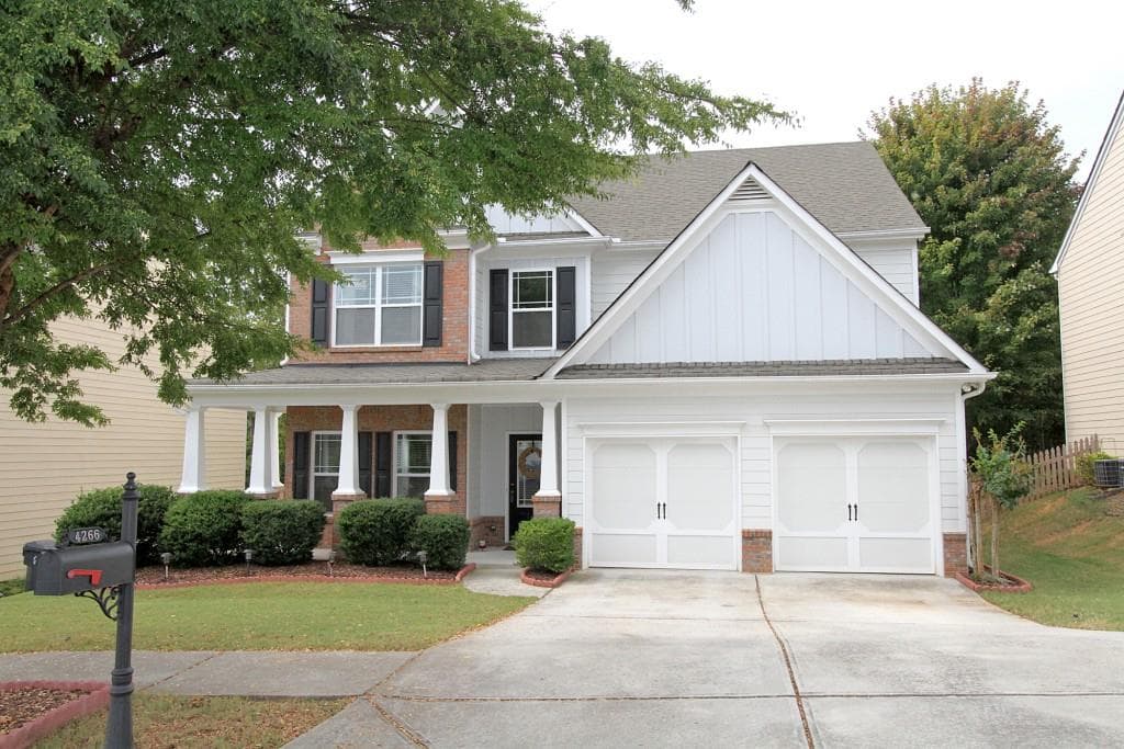4 bedroom, 2,424 sq ft single family residence sold at 4266 Suwanee Brook Court, Buford, GA 30518