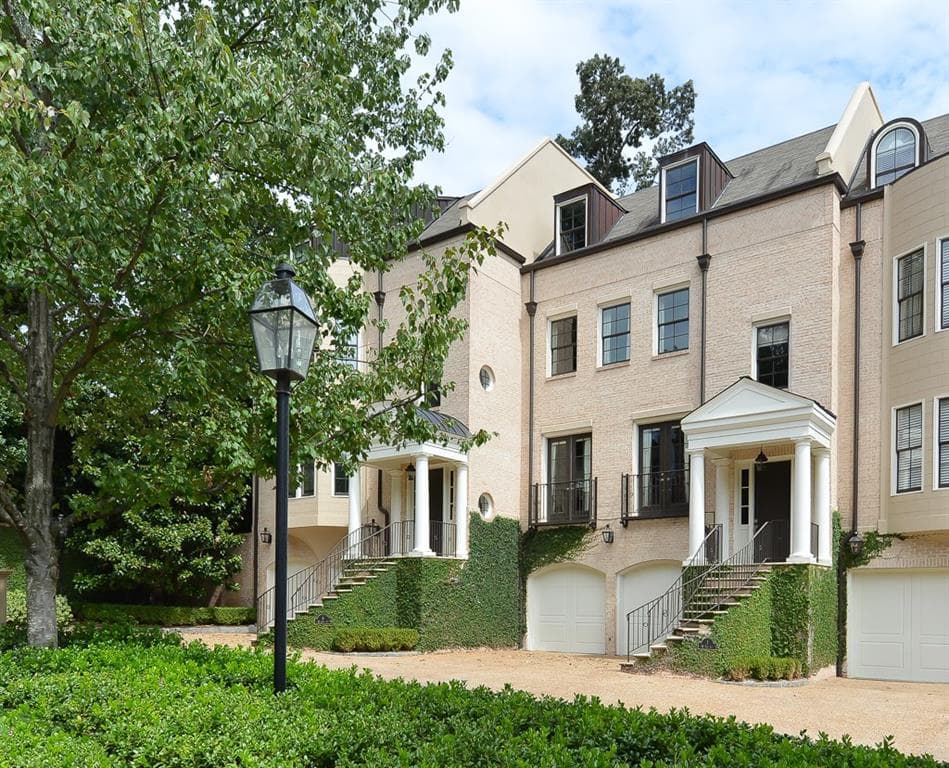 4 bedroom townhouse sold at 92 Old Ivy Road 7, Atlanta, GA 30342