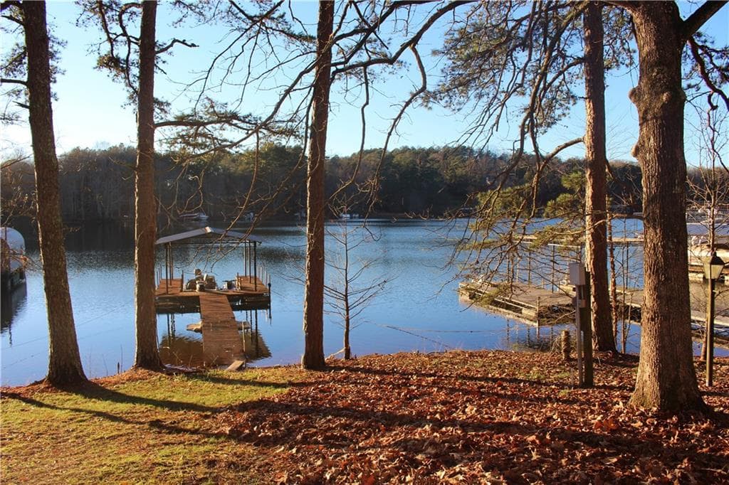 2 bedroom single family residence sold at 8465 LYNN Drive, Gainesville, GA 30506
