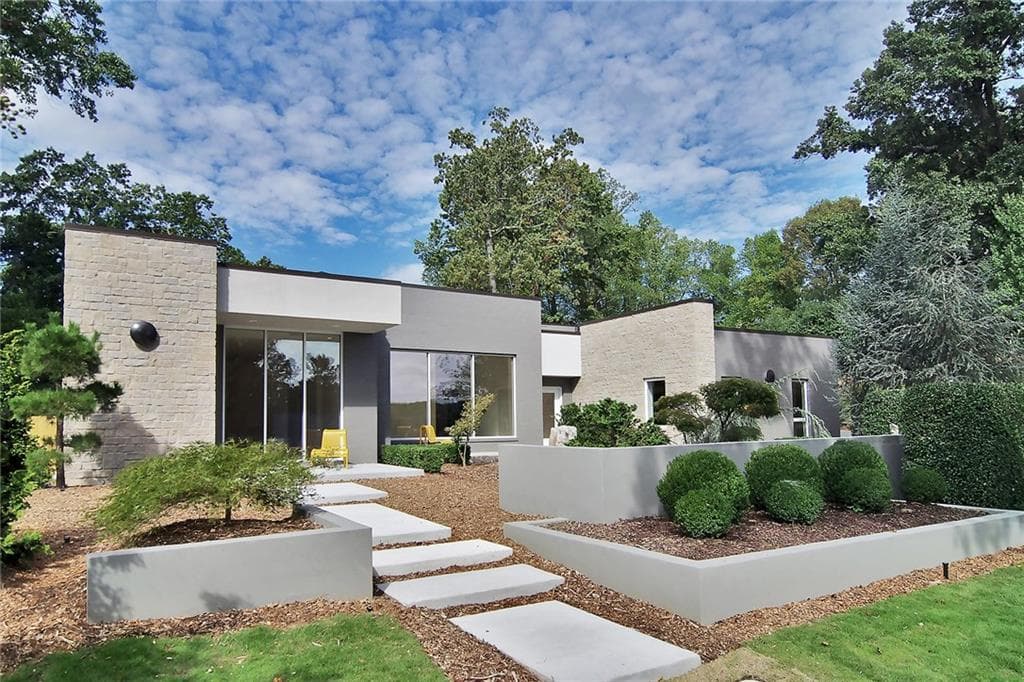 4 bedroom, 4,100 sq ft single family residence sold at 1012 Citadel Drive, Atlanta, GA 30324