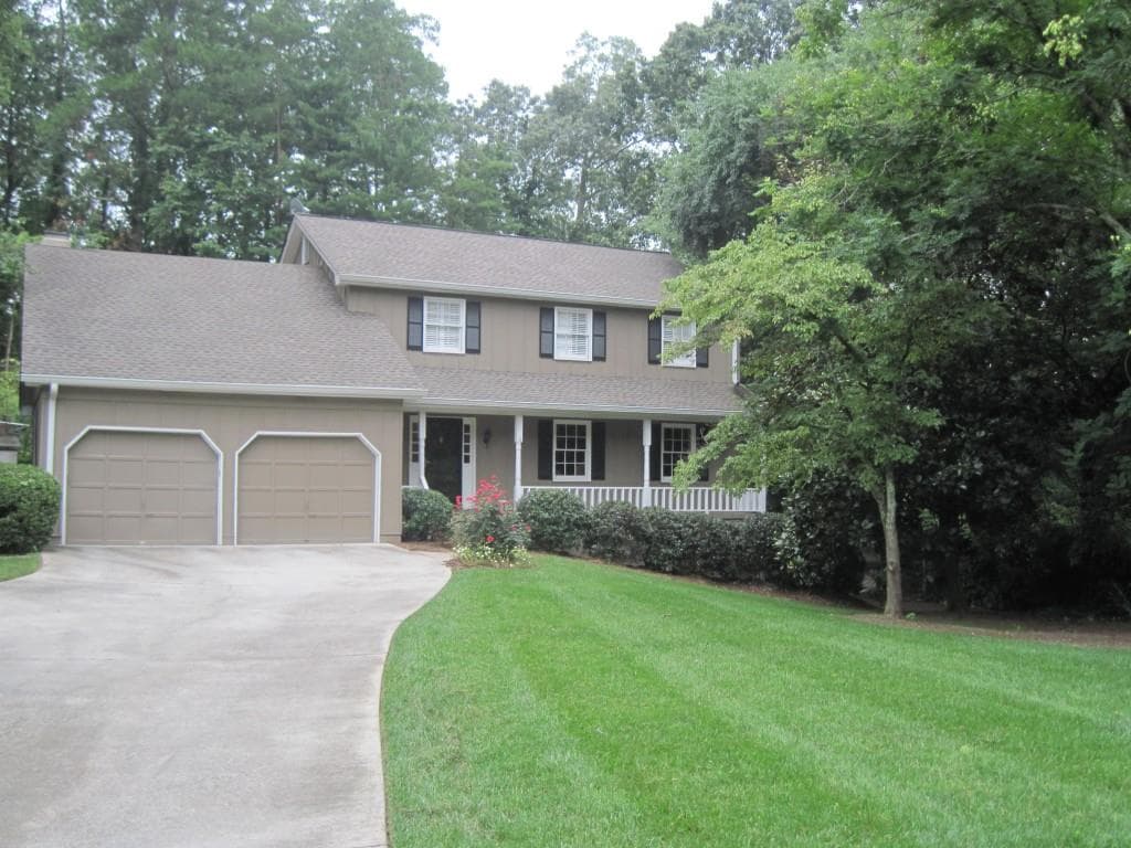 4 bedroom, 2,614 sq ft single family residence sold at 495 Wyncourtney Drive, Sandy Springs, GA 30328