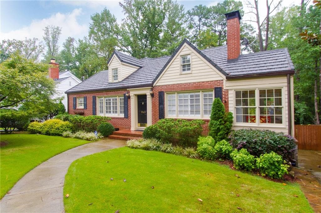 4 bedroom, 2,500 sq ft single family residence sold at 3965 N Stratford Road, Atlanta, GA 30342