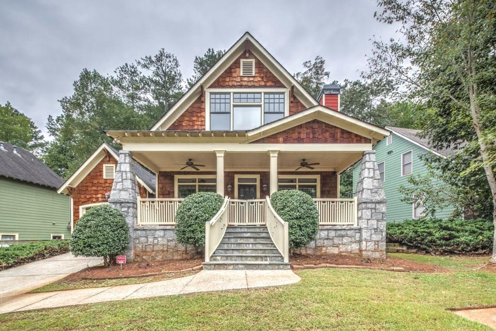 4 bedroom, 2,128 sq ft single family residence sold at 1378 Lakeview East Drive, Atlanta, GA 30316