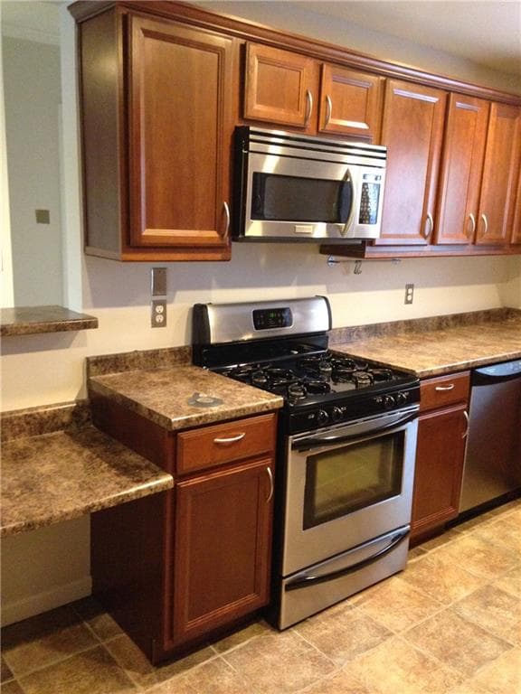 2 bedroom, 1,039 sq ft condominium sold at 5400 Roswell Road L8, Atlanta, GA 30342