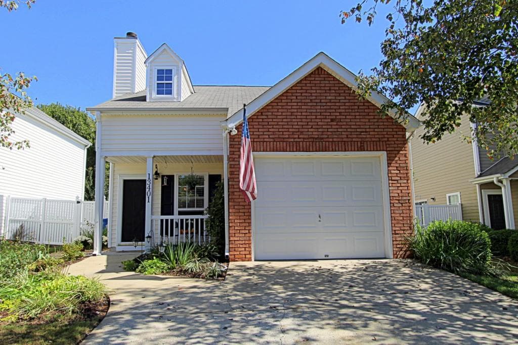 2 bedroom, 1,171 sq ft single family residence sold at 13401 Harpley Court, Alpharetta, GA 30004