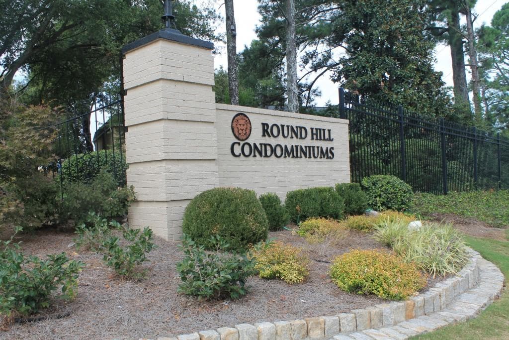 2 bedroom, 900 sq ft condominium sold at 5400 Roswell Road P4, Atlanta, GA 30342