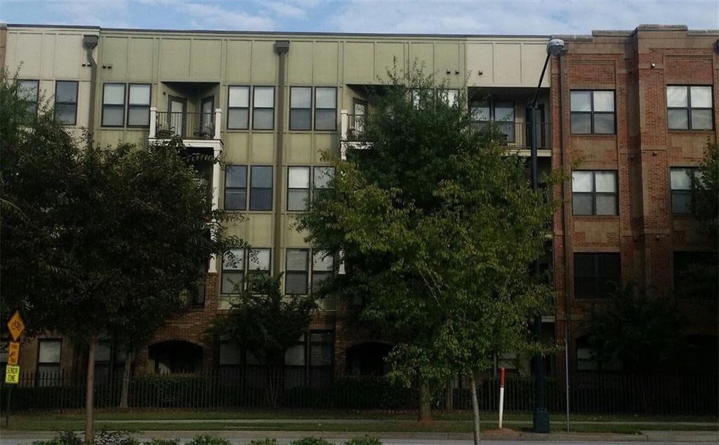 2 bedroom, 1,019 sq ft condominium sold at 898 Oak Street 1410, Atlanta, GA 30310