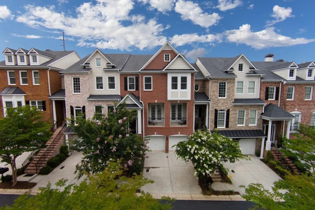 4 bedroom townhouse sold at 5884 Riverstone Circle 15, Atlanta, GA 30339