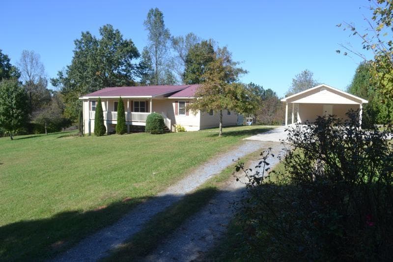 3 bedroom single family residence sold at 807 Ammons Drive, Waleska, GA 30183