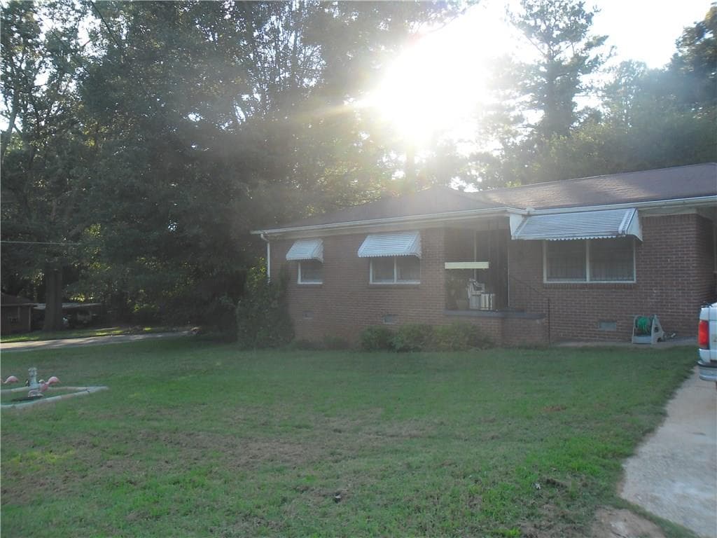 3 bedroom, 994 sq ft single family residence sold at 2321 Locust Lane, Atlanta, GA 30315