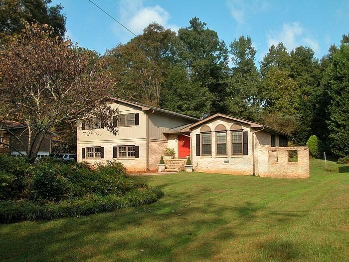 2910 Jones Mill Road, Dunwoody, GA 30360 — most recent listing photo