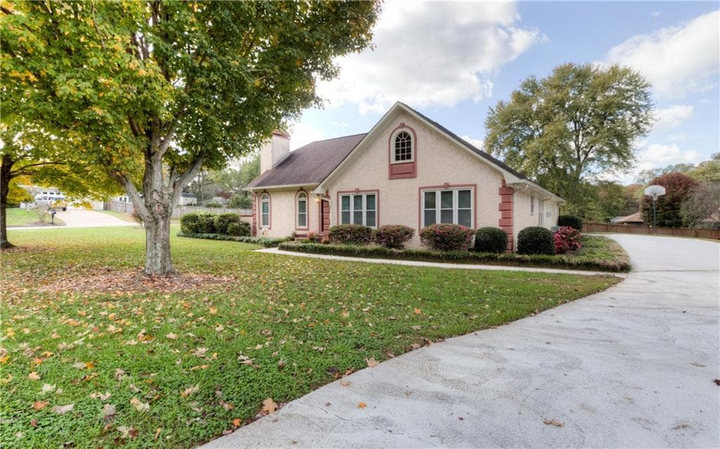 150 Glenclairn Court, Roswell, GA 30076 — most recent listing photo