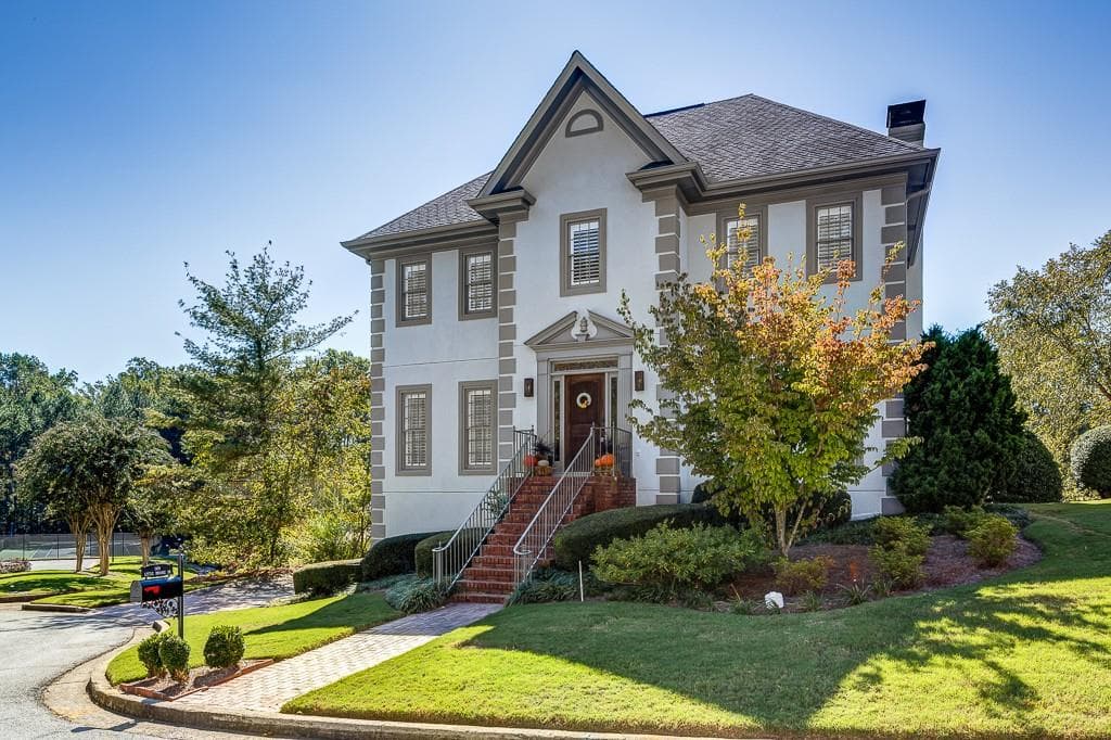 3 bedroom, 2,701 sq ft single family residence sold at 2419 LittleBrooke Drive, Dunwoody, GA 30338