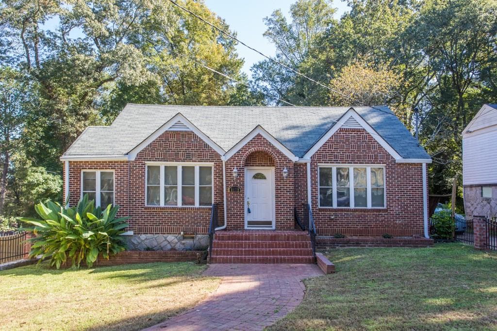 5 bedroom, 2,755 sq ft single family residence sold at 1672 Fairway Hill Drive, Atlanta, GA 30317