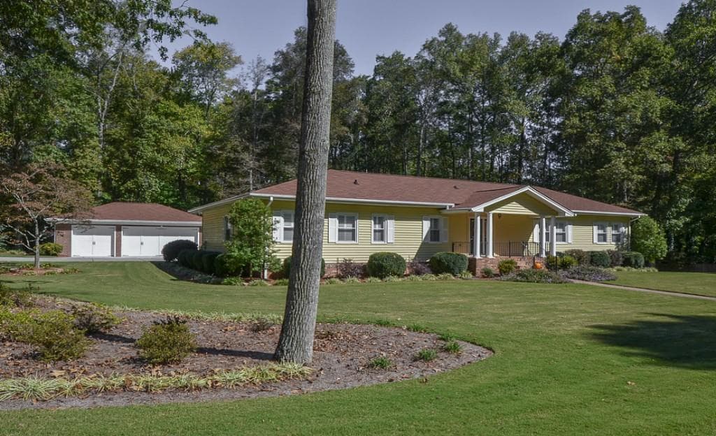 3 bedroom, 2,668 sq ft single family residence sold at 1080 Chantilly Drive, Alpharetta, GA 30004
