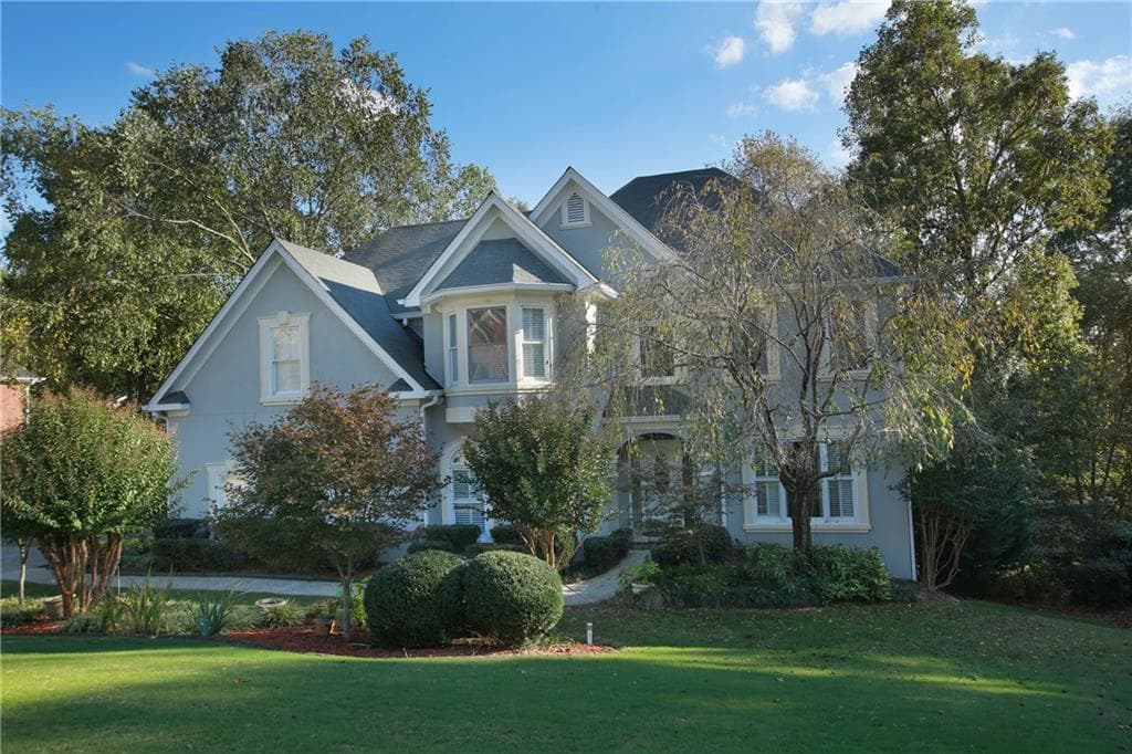 5 bedroom, 3,644 sq ft single family residence sold at 5555 Tenbury Way, Alpharetta, GA 30022