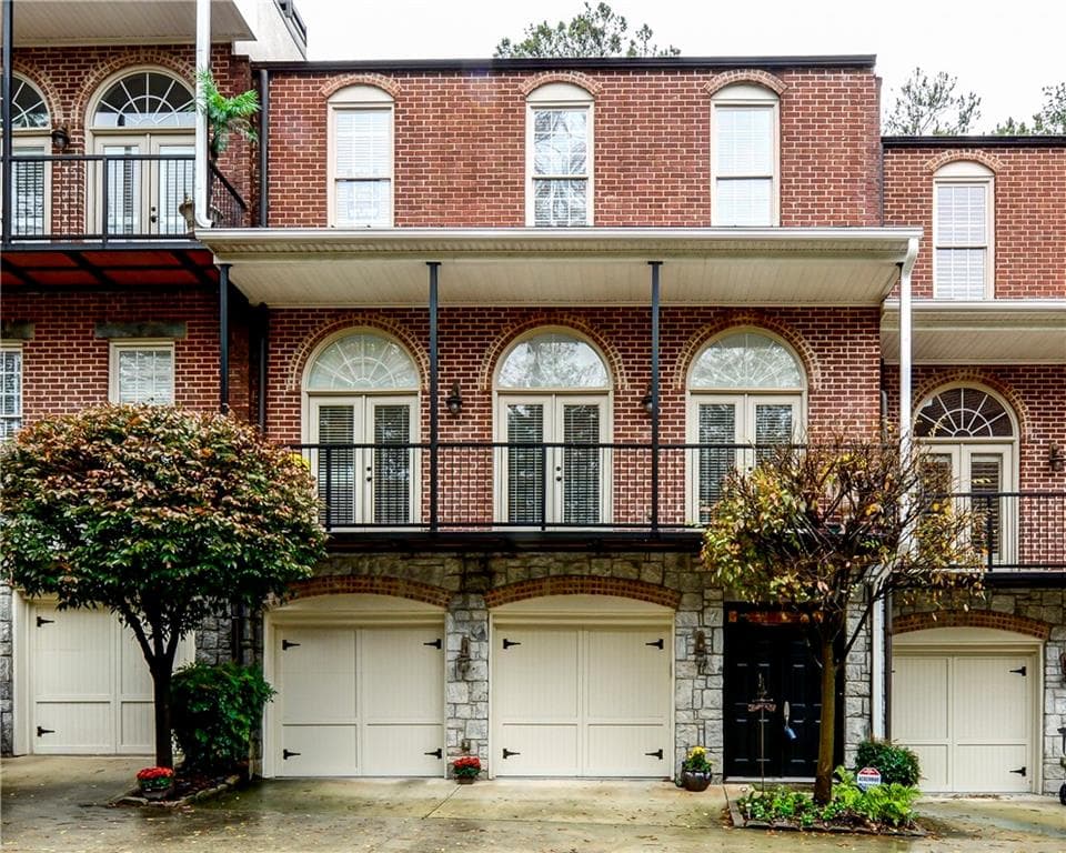 4 bedroom, 3,686 sq ft townhouse sold at 5512 Glenridge Drive E, Atlanta, GA 30342