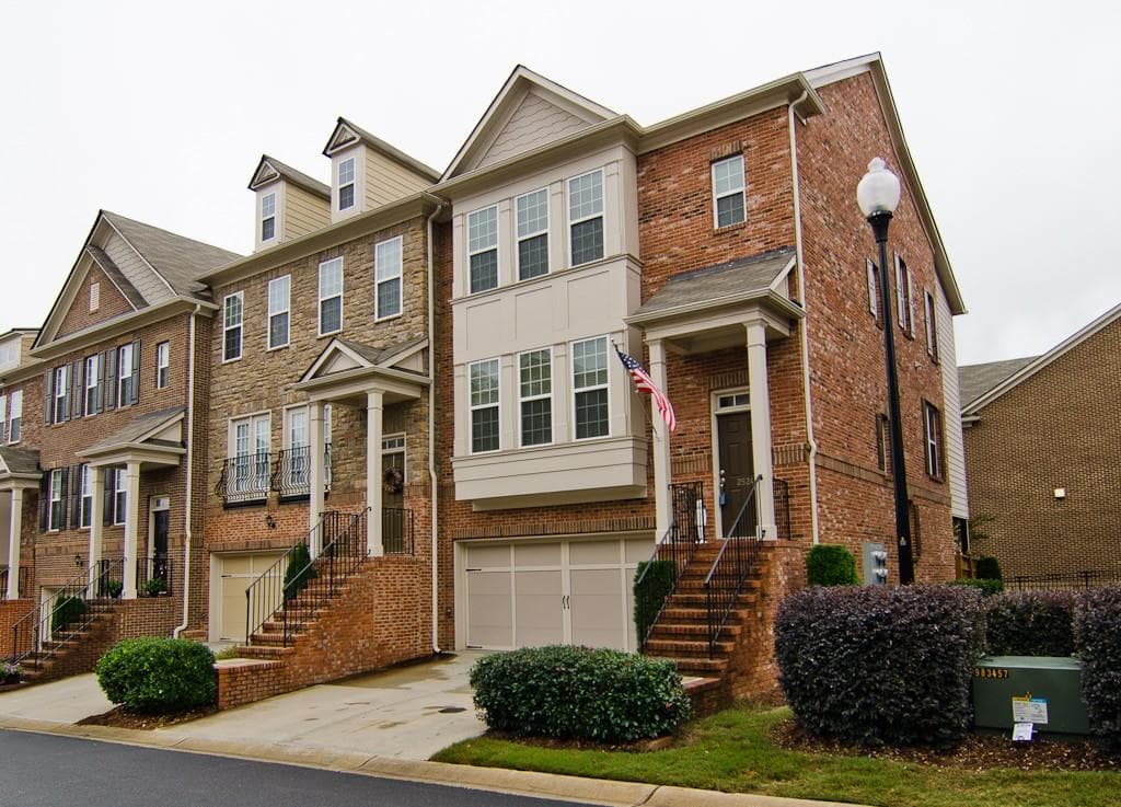 4 bedroom, 2,392 sq ft townhouse sold at 2524 Ashwicke Drive 2524, Atlanta, GA 30339