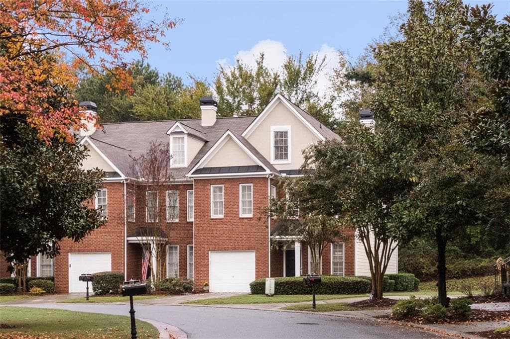 3 bedroom, 2,477 sq ft townhouse sold at 2421 Leaf Hollow Court, Atlanta, GA 30339