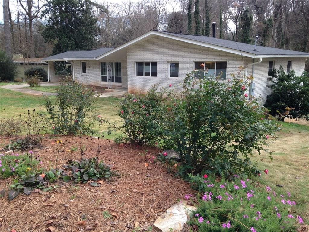 3 bedroom, 1,920 sq ft single family residence sold at 1225 Lenox Circle, Atlanta, GA 30306