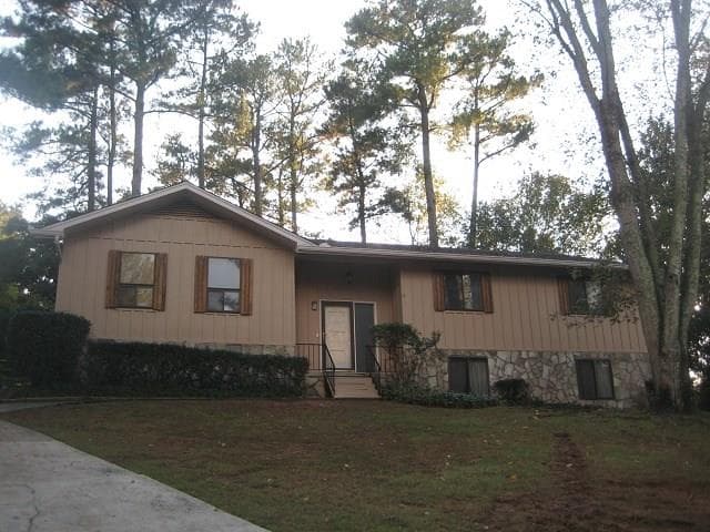 3 bedroom, 2,010 sq ft single family residence sold at 801 Anna Court, Lawrenceville, GA 30044