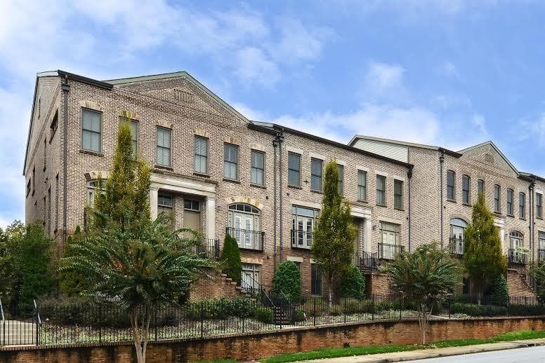 3 bedroom, 2,348 sq ft townhouse sold at 3568 Roswell Road 3568, Atlanta, GA 30305