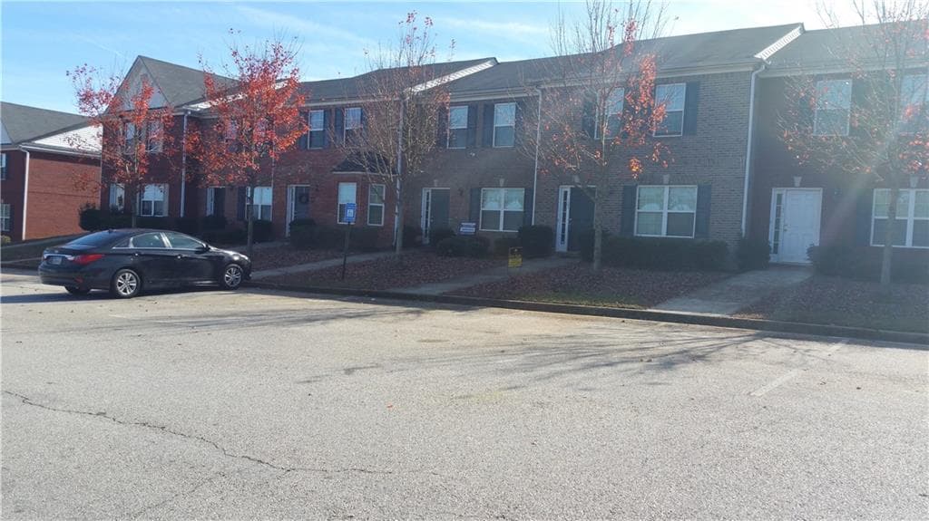 3 bedroom, 1,560 sq ft condominium sold at 7712 Autry Circle 105, Douglasville, GA 30134