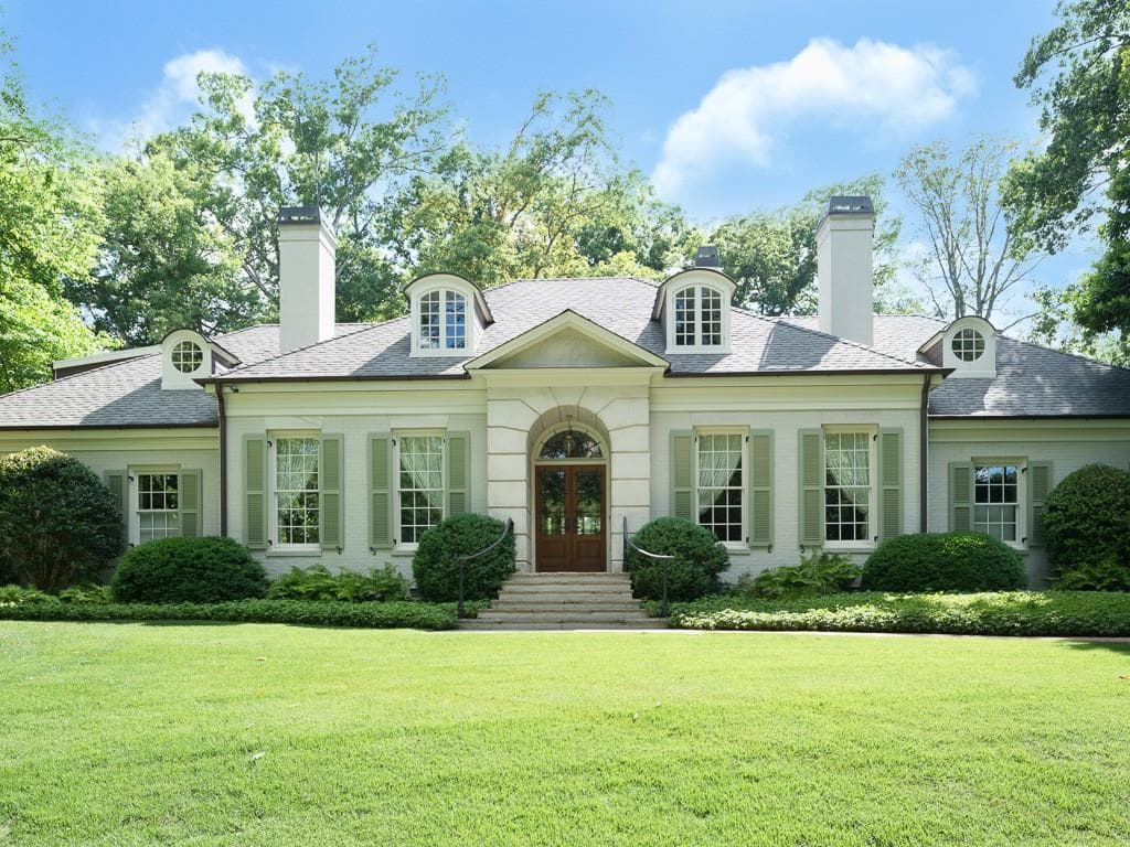 4 bedroom, 6,335 sq ft single family residence sold at 3392 Woodhaven Road, Atlanta, GA 30305