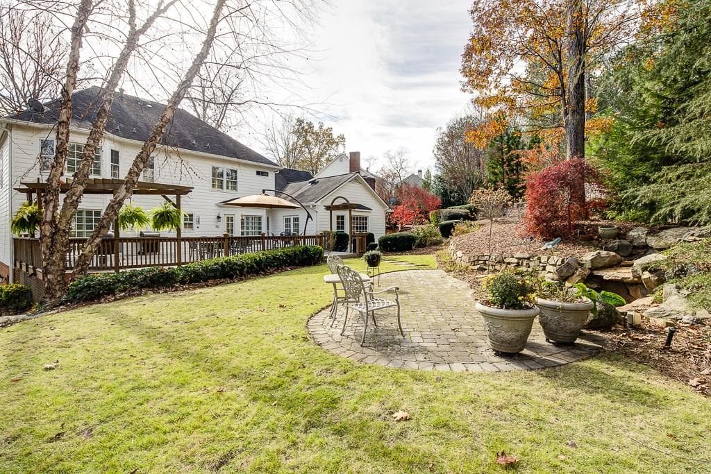 5 bedroom, 3,258 sq ft single family residence sold at 350 Wynland Trace, Sandy Springs, GA 30350