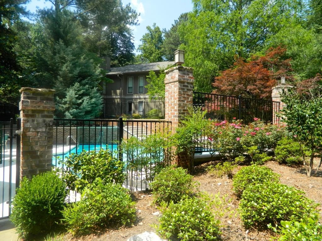 3 bedroom condominium sold at 8740 Roswell Road 10-A, Sandy Springs, GA 30350