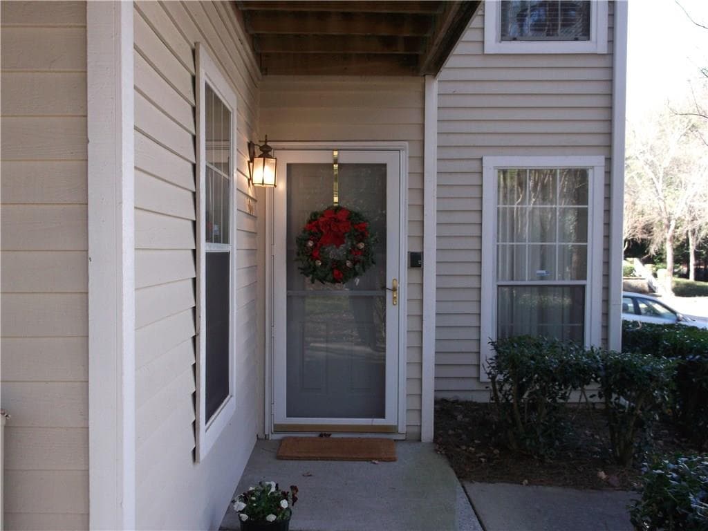 2 bedroom, 1,100 sq ft condominium sold at 306 Gettysburg Place, Sandy Springs, GA 30350