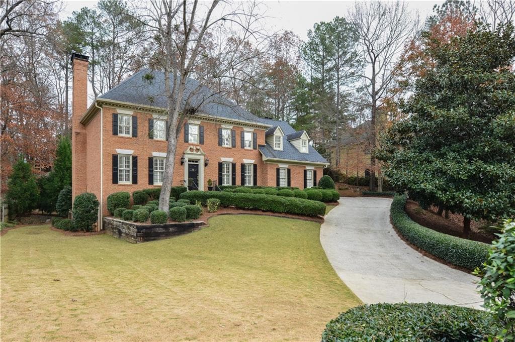 5 bedroom, 3,956 sq ft single family residence sold at 7800 Landowne Drive, Atlanta, GA 30350