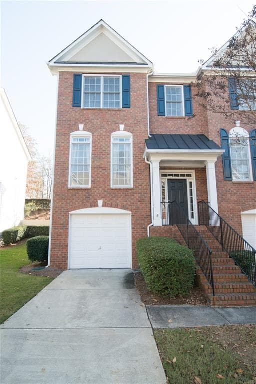 3 bedroom, 2,003 sq ft townhouse sold at 2433 Leaf Hollow Court, Atlanta, GA 30339
