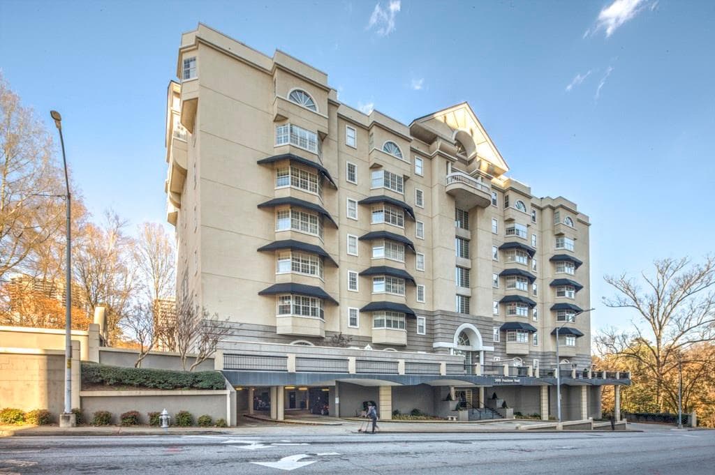2 bedroom, 1,399 sq ft condominium sold at 2499 Peachtree Road 606, Atlanta, GA 30305