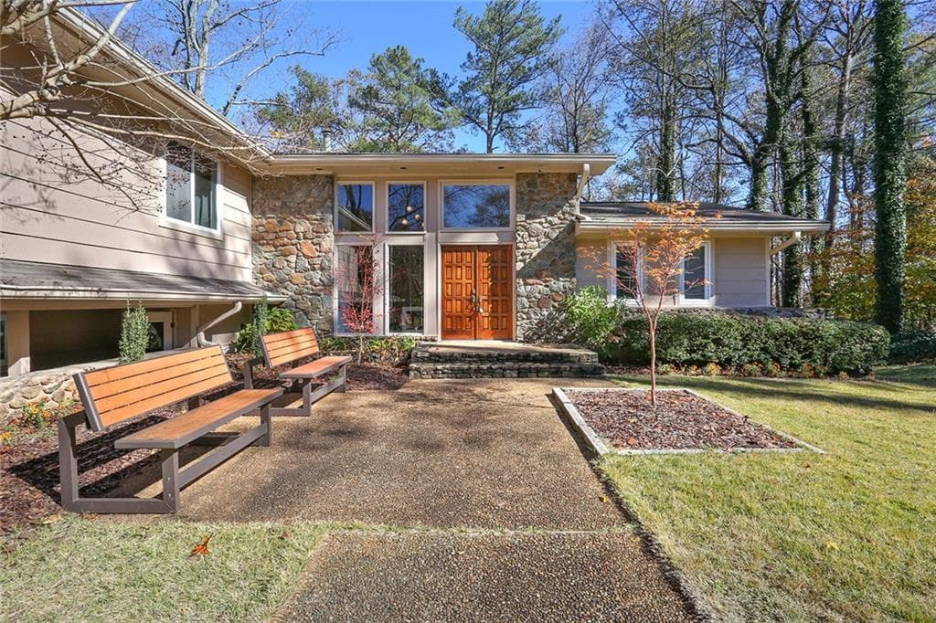 4 bedroom, 3,472 sq ft single family residence sold at 8165 Innsbruck Drive, Atlanta, GA 30350