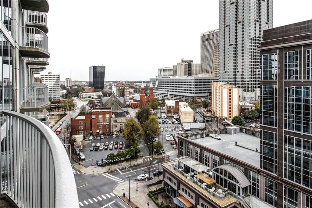2 bedroom, 1,075 sq ft condominium sold at 400 W Peachtree Street 1506, Atlanta, GA 30308