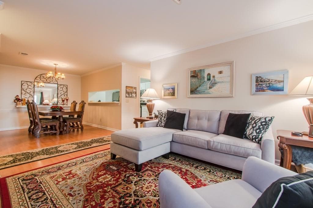 3 bedroom condominium sold at 206 Barrington Hills Drive 206, Sandy Springs, GA 30350