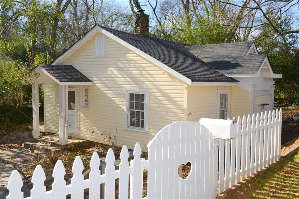 2 bedroom, 946 sq ft single family residence sold at 257 Vance Circle, Marietta, GA 30060