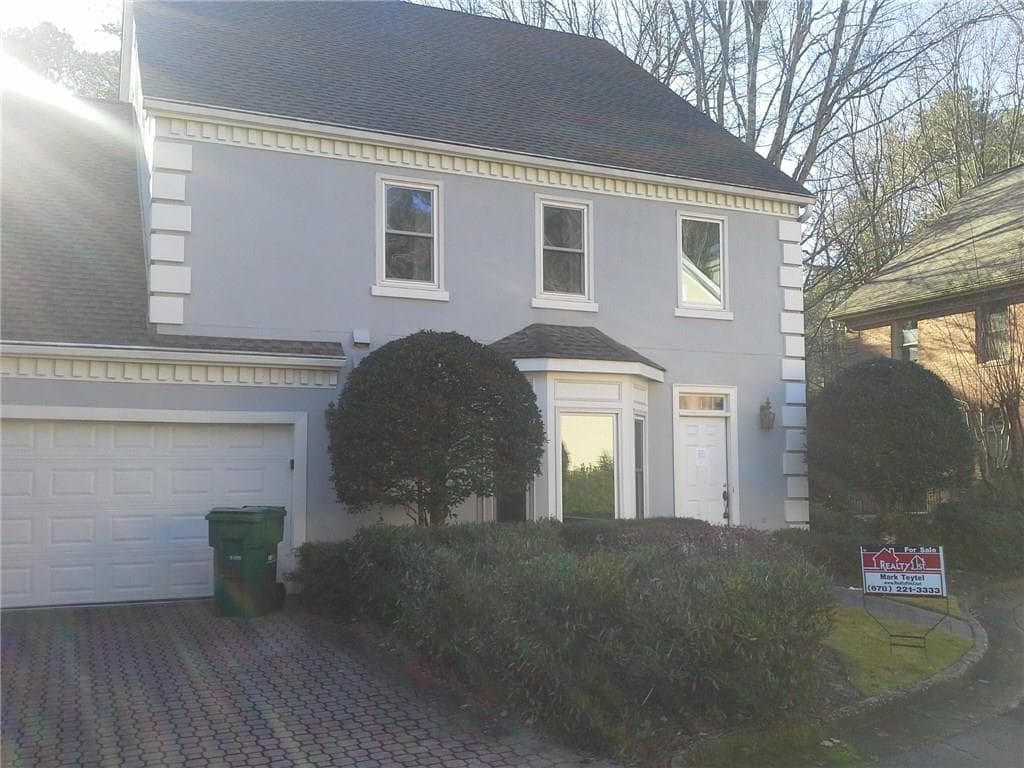 3 bedroom, 2,725 sq ft townhouse sold at 1050 Huntcliff, Sandy Springs, GA 30350