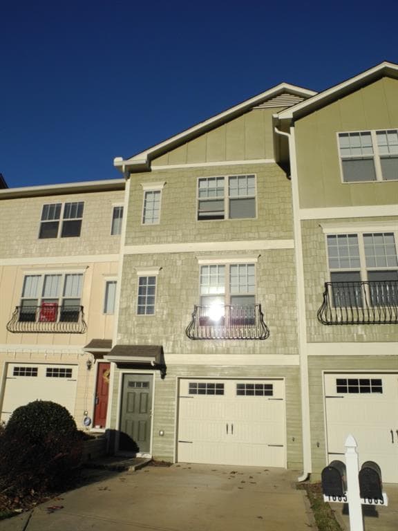 2 bedroom, 1,326 sq ft townhouse sold at 1685 LIBERTY Parkway 1685, Atlanta, GA 30318