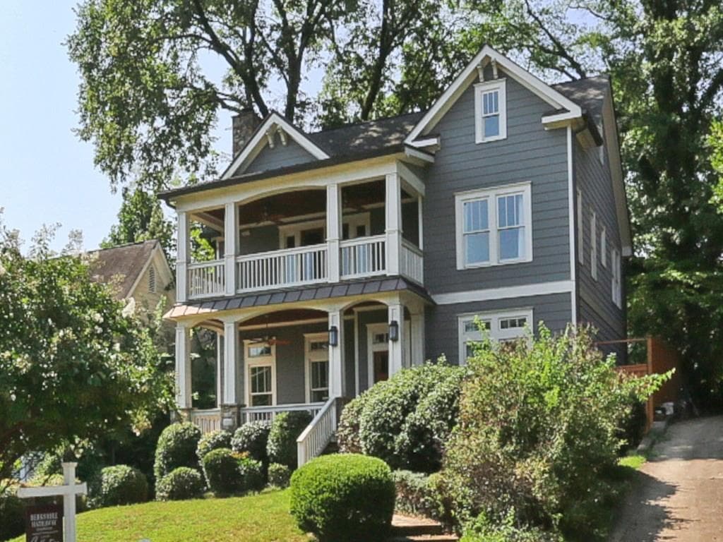 4 bedroom, 3,179 sq ft single family residence sold at 241 E Wesley Road, Atlanta, GA 30305