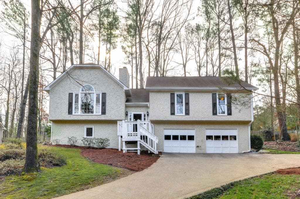 4 bedroom, 2,374 sq ft single family residence sold at 4237 Glenforest Way, Roswell, GA 30075