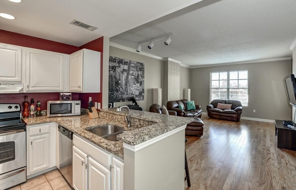 1 bedroom, 764 sq ft condominium sold at 1101 Juniper Street 622, Atlanta, GA 30309
